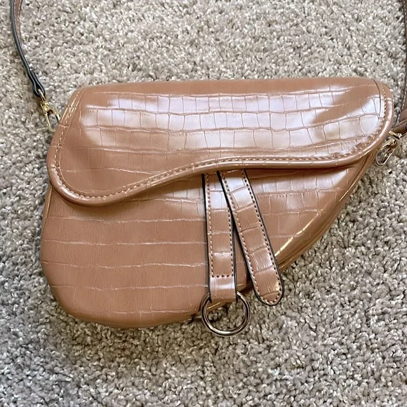 Brown/Tan Faux Crocodile Saddle Bag - Picture 1 of 8